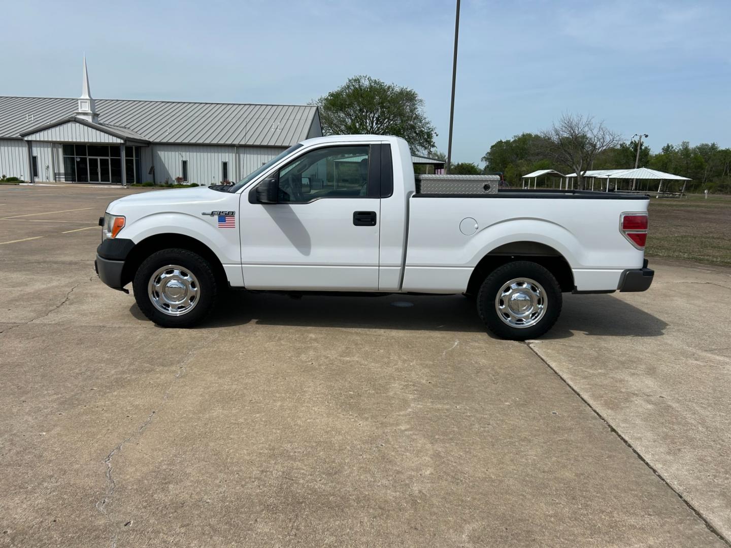 2014 White /Gray Ford F-150 (1FTMF1CM5EK) with an 3.7L V6 DOHC 24V engine, 6-Speed Automatic transmission, located at 17760 Hwy 62, Morris, OK, 74445, (918) 733-4887, 35.609104, -95.877060 - 2014 FORD F-150 XL 6.5-ft. BED HAS A 3.7L V6 ENGINGE, 2WD BI-FUEL (RUNS ON BOTH CNG OR GASOLINE) FEATURES MANUAL WINDOWS, MANUAL LOCKS, MANUAL MIRRORS, AM/FM STEREO, SIRIUS RADIO, CD PLAYER, AUXILLIARY PORT, CRUISE CONTROL, TRACTION CONTROL, MULTI-FUNCTIONING STEERING WHEEL CONTROLS, BEDLINER. IT RU - Photo#7